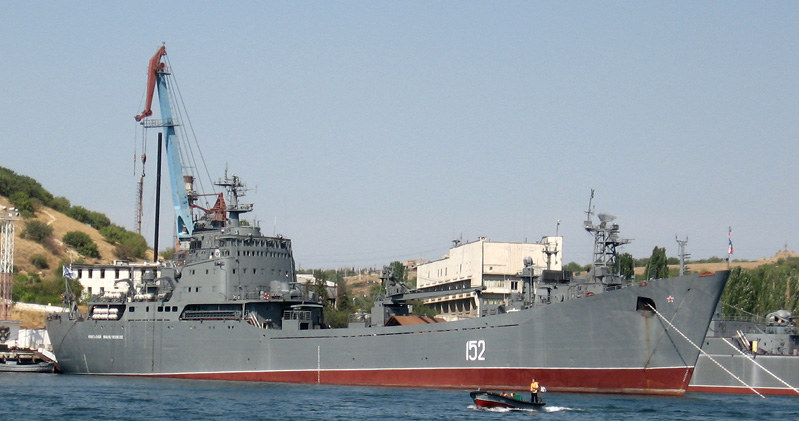 Okręt wojenny typu 1171 w Sewastopolu /Wikipedia