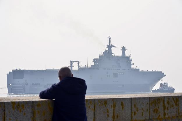 Okręt wojenny typu mistral w stoczni Saint-Nazaire /AFP