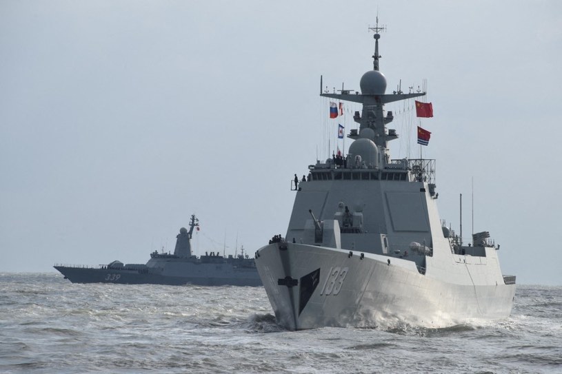 Okręty Chin i Rosji wypływają w morze. Putin i Xi zacieśniają więzi