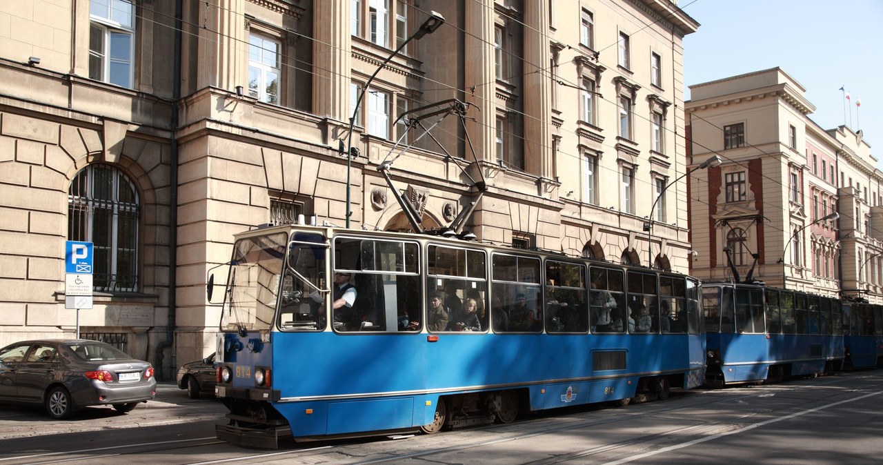 Okropne dzieci nie uprzyjemniają podróży tramwajem /123RF/PICSEL