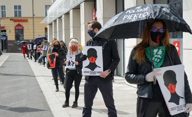 "Okrutne wykorzystywanie obecnej sytuacji". Ostra wymiana listów eurodeputowanych ws. projektu "Zatrzymaj aborcję"