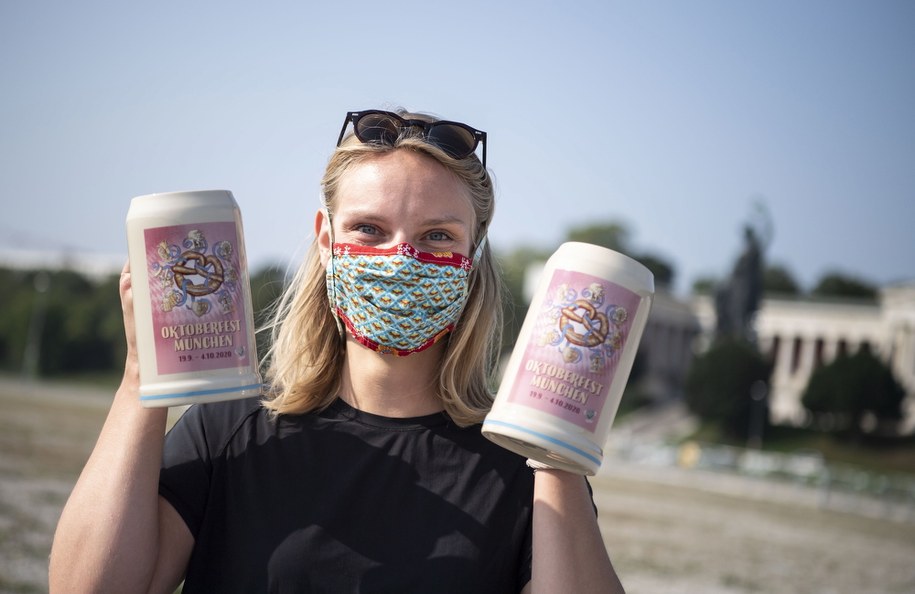 Oktoberfest to największe święto piwa na świecie /LUKAS BARTH-TUTTAS /PAP/EPA
