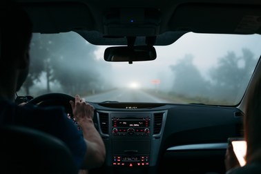 Okulistka przestrzega: Nowoczesne reflektory oślepiają kierowców