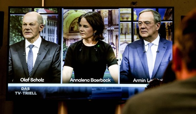 Olaf Scholz, Annalena Baerbock i Armin Laschet podczas debaty telewizyjnej /FILIP SINGER /PAP/EPA