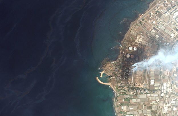 Olbrzymia plama ropy na Morzu Śródziemnym /foto: SATELLITE IMAGE 2021 MAXAR TECHNOLOGIES /PAP/EPA
