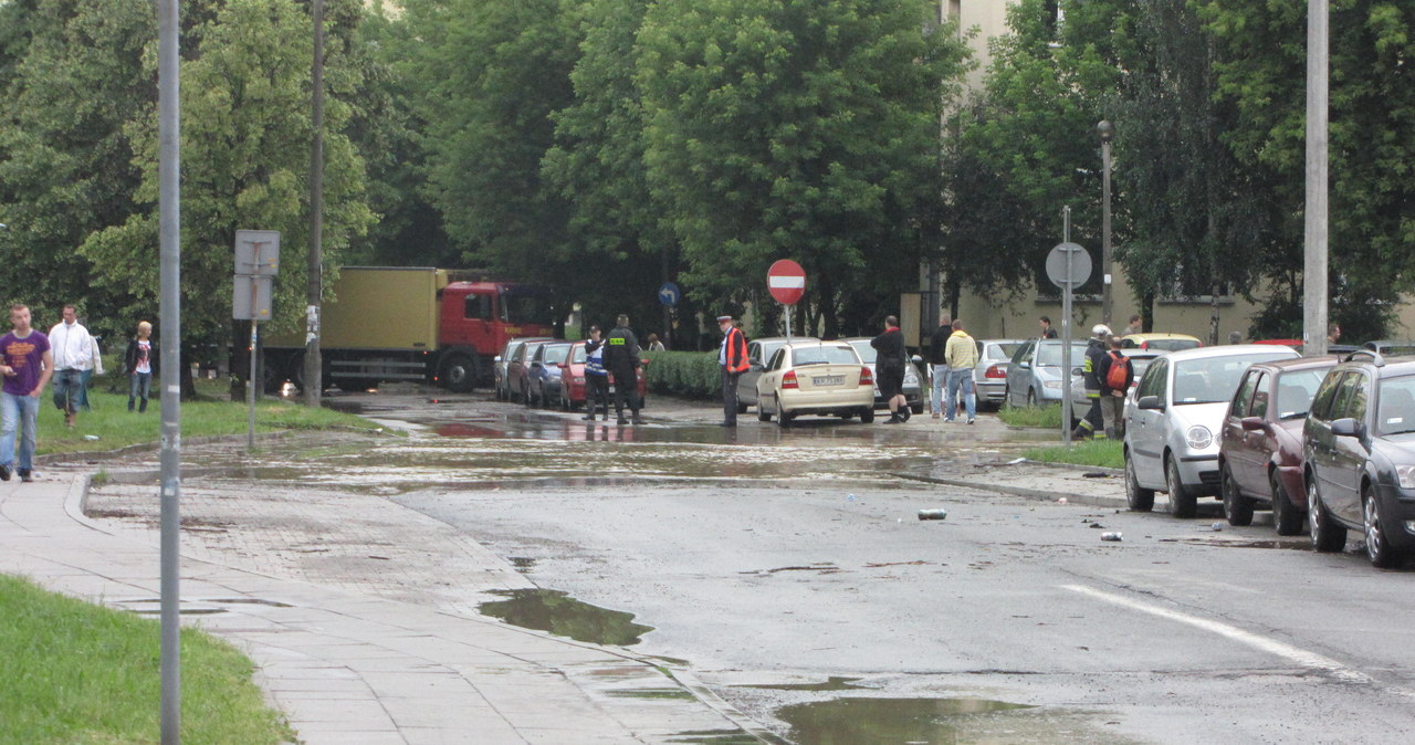 Olbrzymie rozlewisko przy ulicy Majora w Krakowie 