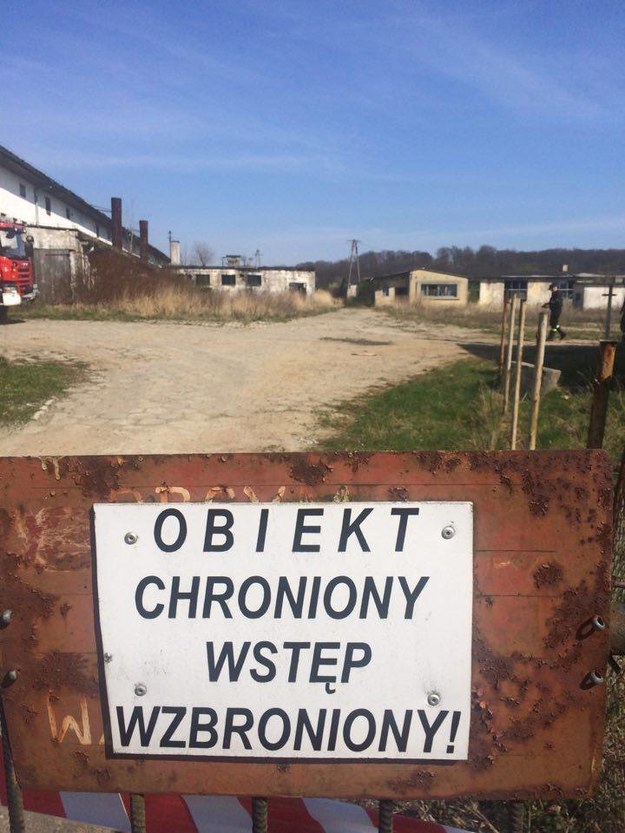 Olbrzymie składowisko chemikaliów odkryli policjanci w miejscowości Kozy /Aneta Łuczkowska /RMF FM