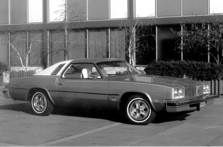 Oldsmobile cutlass - najpopularniejsze auto roku 1976 /Informacja prasowa