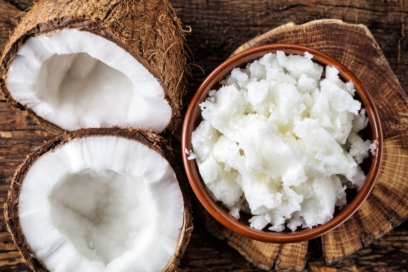 Olej kokosowy jest nieoceniony w pielęgnacji ciała /123RF/PICSEL