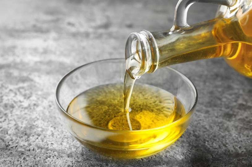 Olej lub oliwa są podstawą mikstury /123RF/PICSEL