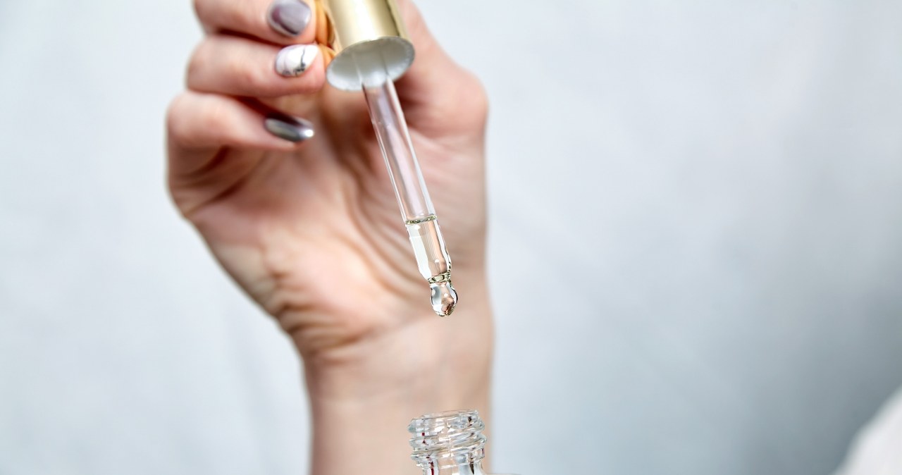 Olejek do demakijażu nie będzie zapychał, jeśli odpowiednio go zmyjemy /123RF/PICSEL