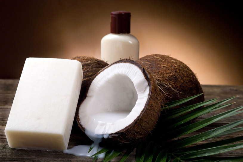 Olejek kokosowy to kosmetyk uniwersalny /123RF/PICSEL