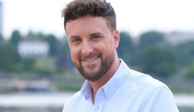 Olek Sikora nagle pokazał się w objęciach wyjątkowej kobiety. To jednak nie były plotki