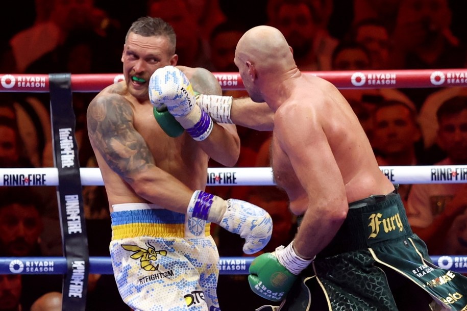 Ołeksandr Usyk pokonał Tysona Fury'ego na punkty /ALI HAIDER   /PAP/EPA