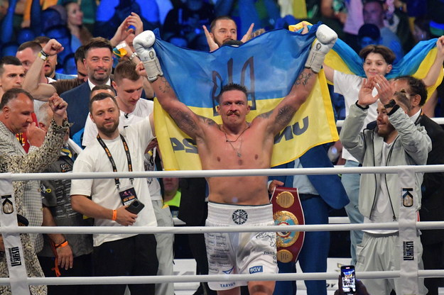 Ołeksandr Usyk triumfuje we Wrocławiu /Sebastian Borowski /PAP