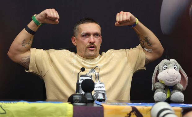 Ołeksandr Usyk w kajdankach na krakowskim lotnisku. Dlaczego tak go potraktowano?