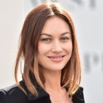 Olga Kurylenko Olga Kurylenko: Od dziewczyny Bonda do serialu "Zdrada". Przeżyła trudne dzieciństwo
