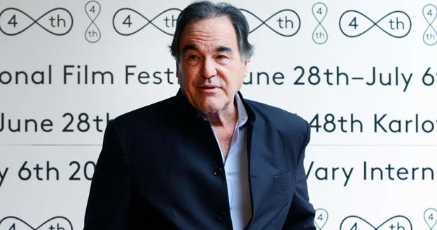 Oliver Stone na festiwalu filmowym w Karlowych Warach /AFP