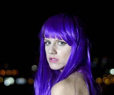 Olivia Anna Livki wraz z fanami  (teledysk "Subways")