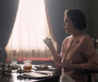 Olivia Colman uważa, że Imelda Staunton lepiej zagra Elżbietę II w „The Crown”