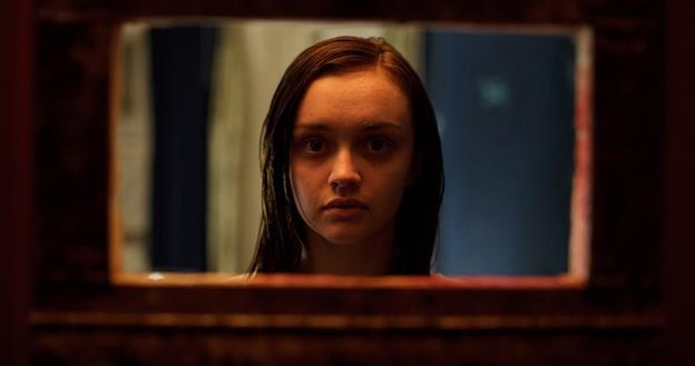 Olivia Cooke w scenie z filmu "Uśpieni" /materiały dystrybutora