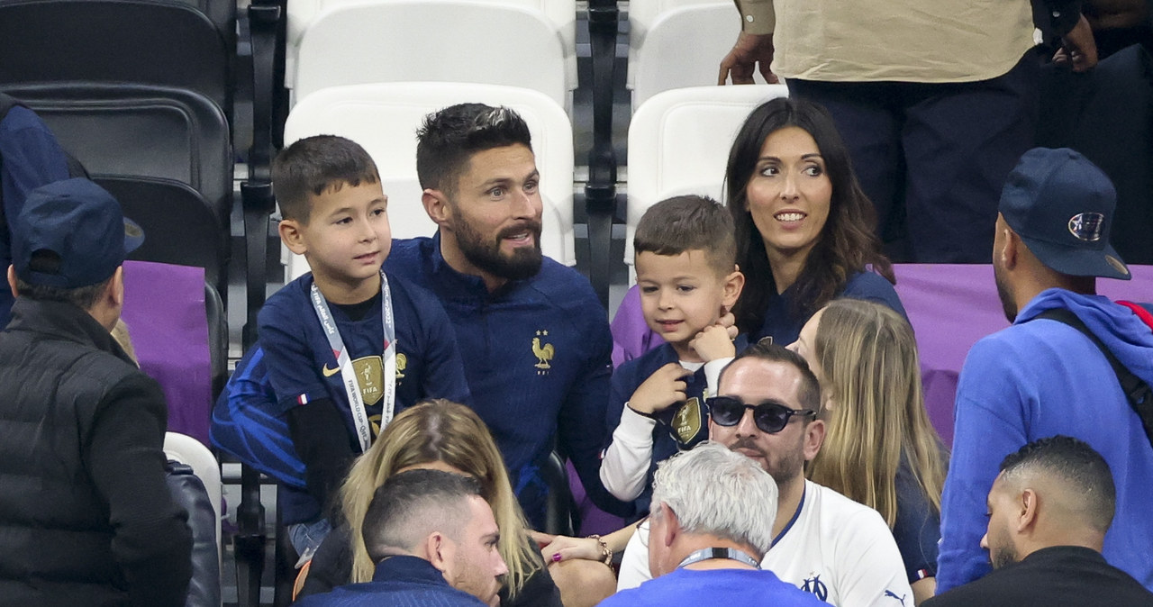 Olivier Giroud z żoną i dziećmi na trybunach w Katarze /Jean Catuffe /Getty Images