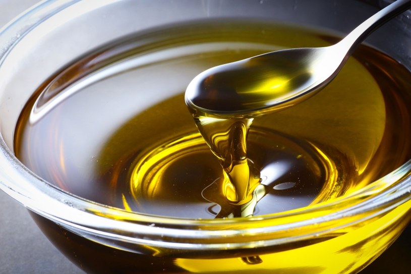 Oliwa z oliwek jest popularna, bo stanowi element diety śródziemnomorskiej, która uchodzi za najzdrowszą. Jednak w dużej mierze sukces zawdzięcza dobremu PR-owi /123RF/PICSEL
