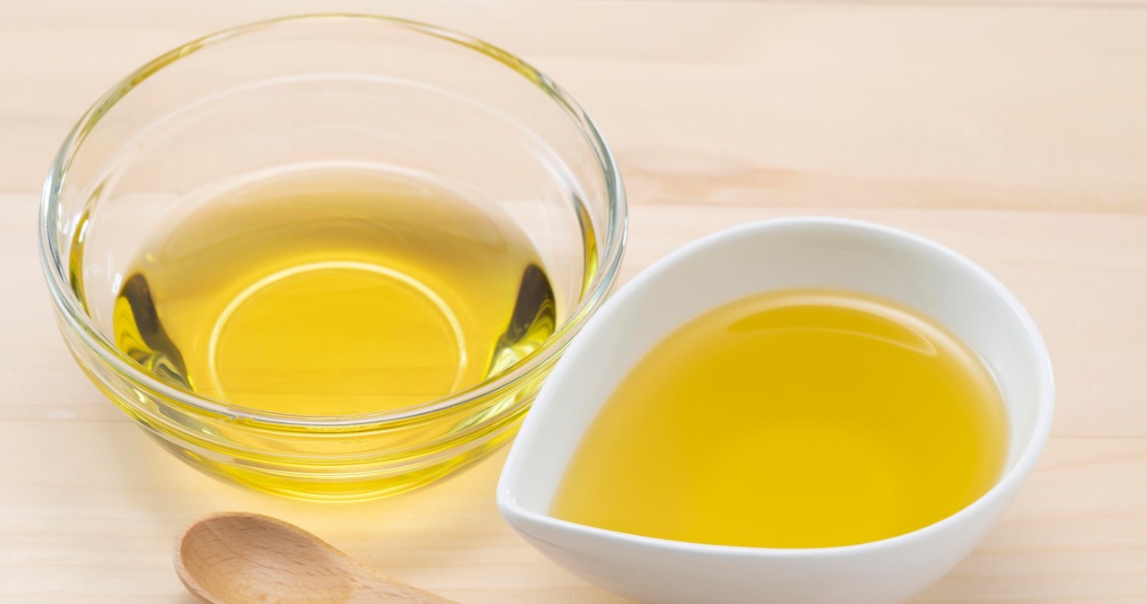 Oliwa z oliwek to świetny składnik do naturalnego peelingu do ust /123RF/PICSEL