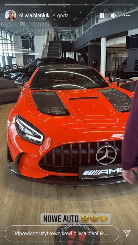 Oliwia Bieniuk kupuje nowy samochód? /@oliwia.bieniuk /Instagram