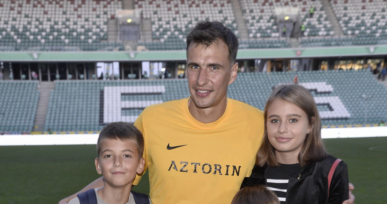 Oliwia Bieniuk z tatą i braćmi na meczu w 2018 roku /Tricolors /East News