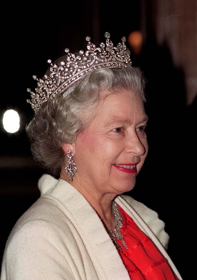 olśniewające kolczyki królowej Elżbiety II /Tim Graham /Getty Images