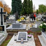 Olsztyn: Ludzie dołączają do żałobników, by dostać się na cmentarz