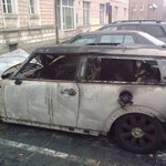 Olsztyn: Przed komisariatem spłonął drogi samochód
