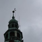 Olsztyn: Wichura przekrzywiła kulę wieńczącą wieżę ratusza