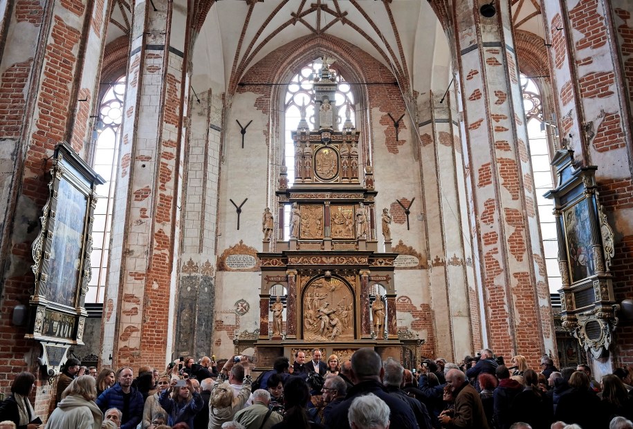 Ołtarz główny kościoła św. Jana w Gdańsku / 	Adam Warżawa    /PAP