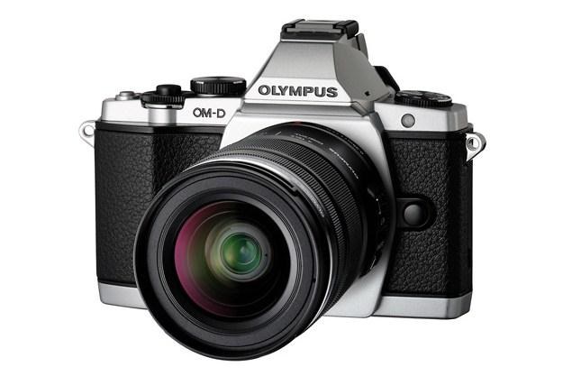 Olympus OM-D E-M5 wyróżnia się oryginalnym desiganem w stylu retro /materiały prasowe