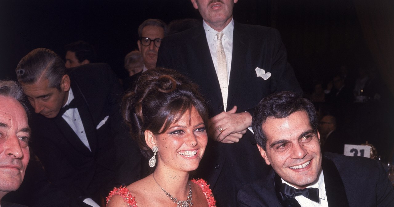 Omar Sharif i Claudia Cardinale na gali Złotych Globów w 1966 roku /Archive Photos /Getty Images