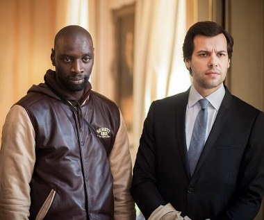 Omar Sy i Laurent Lafitte w scenie z filmu "Nieobliczalni"