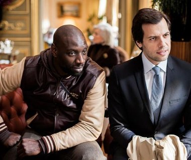 Omar Sy i Laurent Lafitte w scenie z filmu "Nieobliczalni"