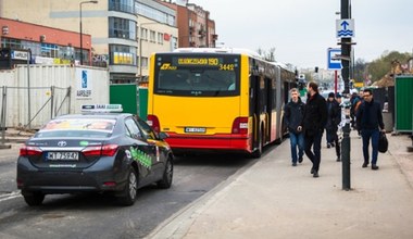 Omijanie autobusu na przystanku bez zatoczki. Co mówią przepisy?