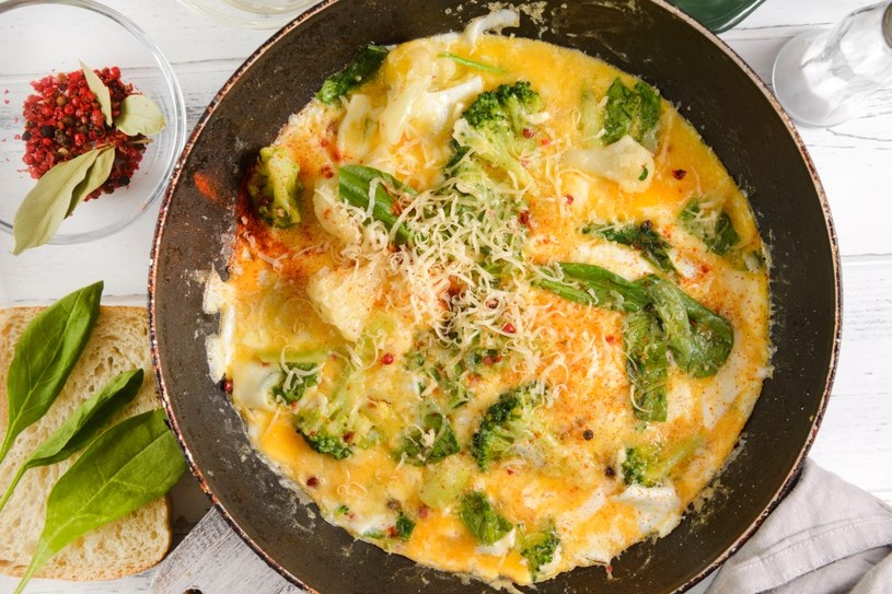 Omlet z brokułem /123RF/PICSEL