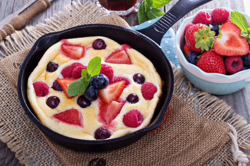 Omlet z owocami /123RF/PICSEL