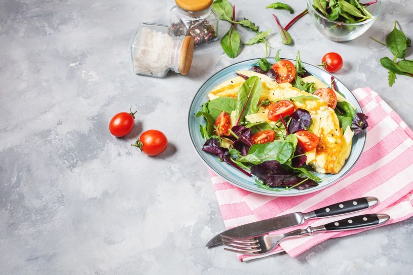Omlet z parmezanem /123RF/PICSEL