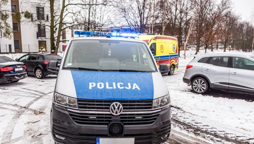 Ona nietrzeźwa, on poszukiwany. Miłość poza kontrolą