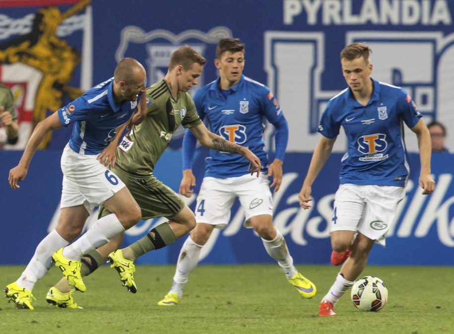 Ondrej Duda z Legii Warszawa oraz Łukasz Trałka, Dawid Kownacki i Tomasz Kędziora z Lecha w meczu o piłkarski Superpuchar Polski w Poznaniu / 	Bartosz Jankowski    /PAP