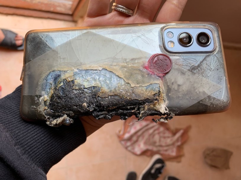 OnePlus Nord 2 po eksplozji Fot. Suhit Sharma/Twitter /Twitter