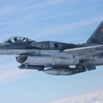 Onet: Dwa polskie myśliwce F-16 skasowane, maszyny mają problem z lataniem 