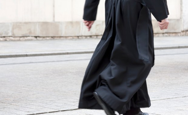 Onet: Kuria sugeruje, że ofiara księdza-pedofila mogła odczuwać satysfakcję z relacji