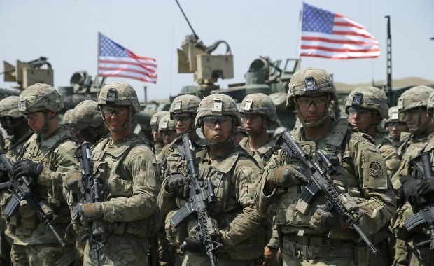 Onet: Nigdy nie było szans na przerzut wojsk USA z Niemiec do Polski. W kancelarii Andrzeja Dudy "myli się realia z tweetami Trumpa"