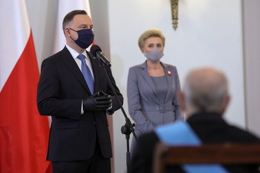 Onet: PiS rozważa dymisję prezydenta Andrzeja Dudy